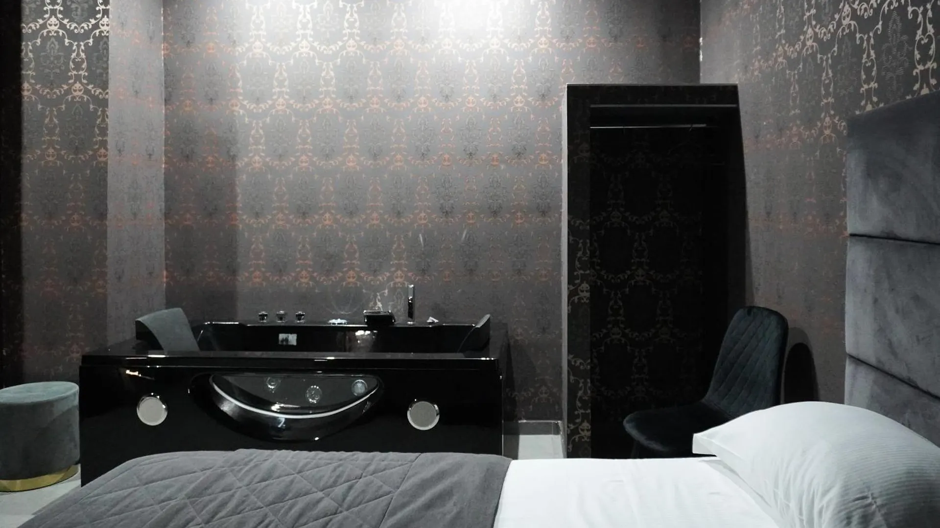 Hotel El Pamas Mugnano di Napoli 4*,  Italy